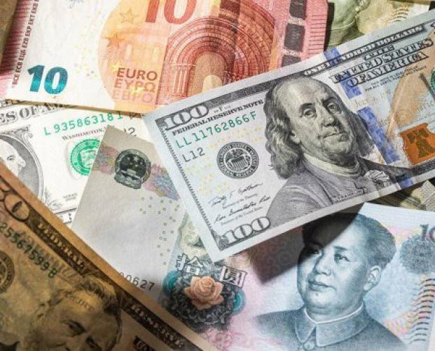 Правительство частично разрешило переводить валюту за рубеж
