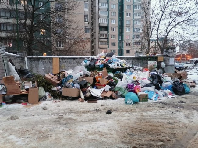 Помоечные «достопримечательности» Смольного пугают петербуржцев петербург, беглов, мусор