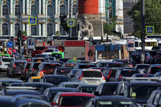 Въезд на машине в центр Петербурга могут сделать платным город, пробки