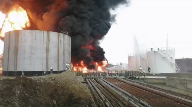 В Луганске взорвалась нефтебаза. Экология под угрозой украина, луганск, нефтебаза в луганске, нефтебаза, экология, всу