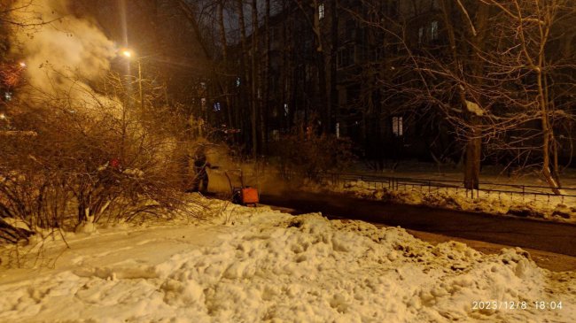 Чистить снег некому, зато асфальт зимой в Питере есть кому класть снег, асфальт, питер, смольный