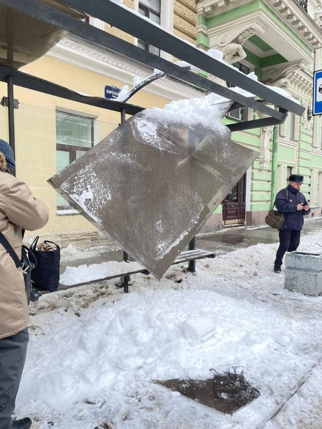 Новый пробел в снегоуборке: на остановках становится опасно петербург, снег, остановка