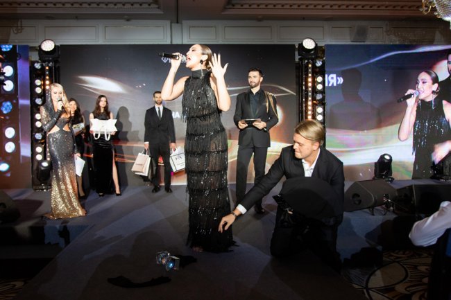 Fashion New Year Awards 2023: Бузову вынесли со сцены, а Водонаева прижалась к Трегубову бухова, водонаева, трегубов