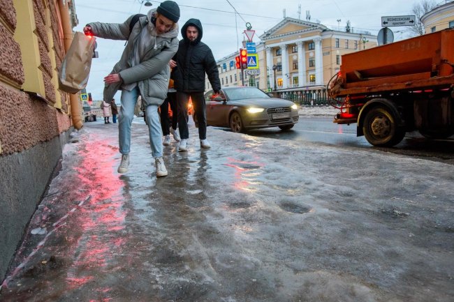 Ледяной город из окна элитного автомобиля: Беглов не в курсе питерского апокалипсиса? петербург, беглов, смольный, зима, гололед