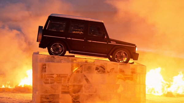 В Тверской области на Масленицу сожгли «Гелендваген» как символ преклонения перед Западом