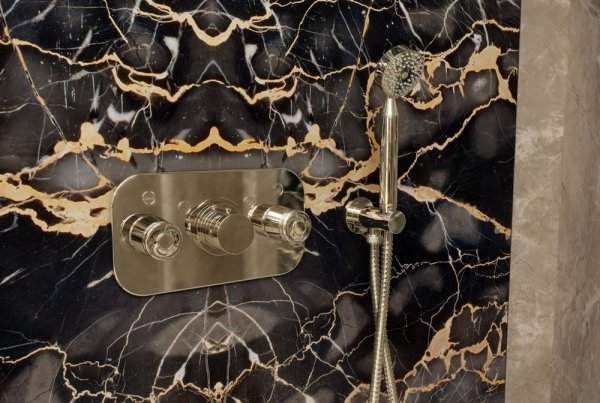 THG Paris выпустила коллекцию сантехники CORVAIR в стиле американских автомобилей 50-х годов