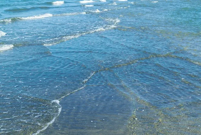 Шахматная доска в океане: почему квадратные волны так опасны