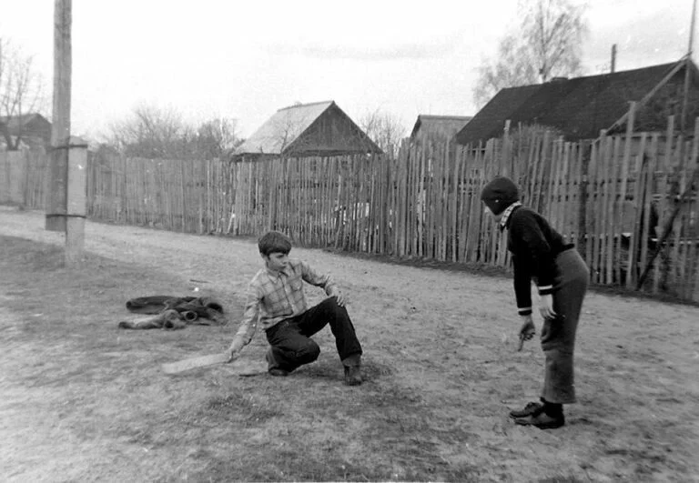 Настоящие парни 90-х: архивные фото одноклассников без пирсинга и понтов