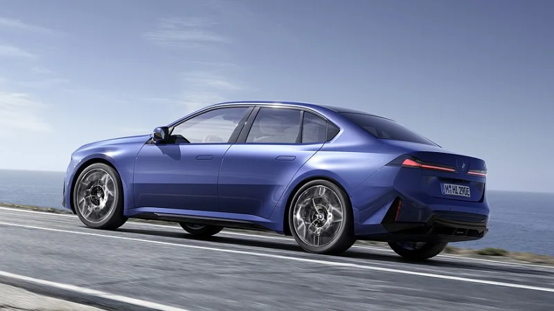 BMW представила глобальный электромобиль i3 с запасом хода до 900 км