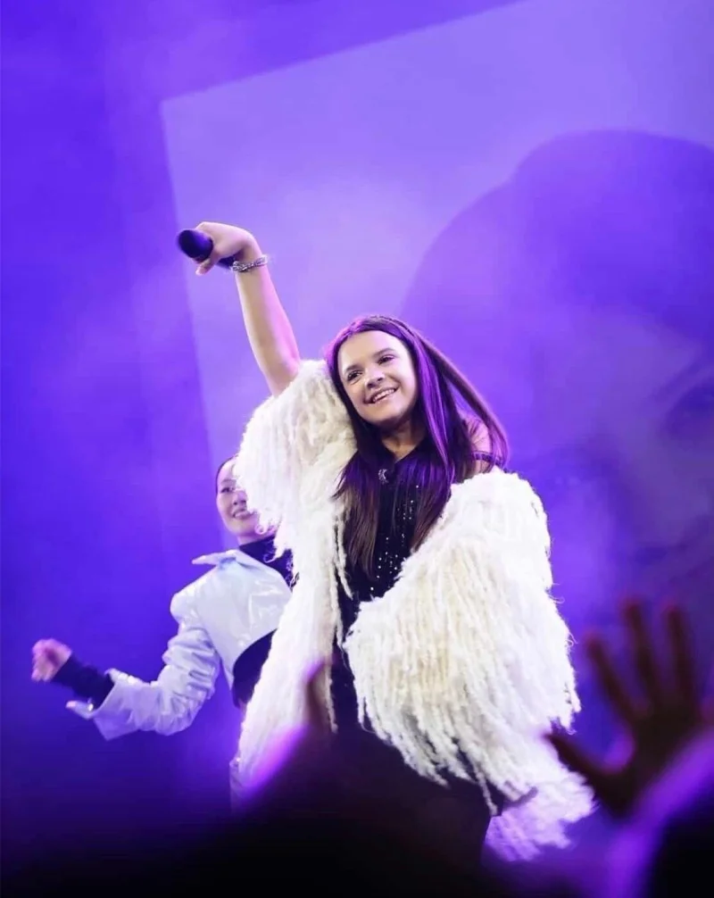 «Пропуск в клуб»: новый танцевальный челлендж, который объединяет поколения