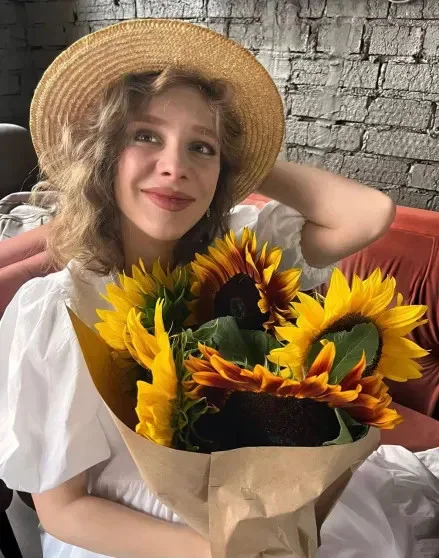 Новые фото Арзамасовой: поклонники заподозрили актрису в ринопластике