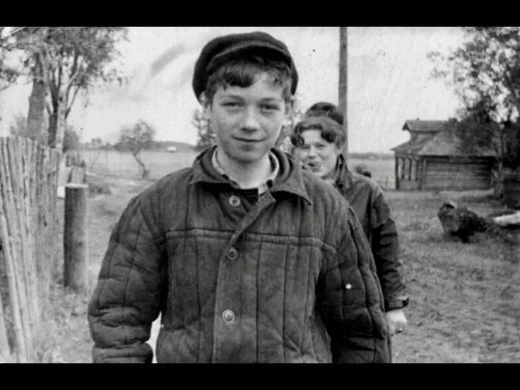 Настоящие парни 90-х: архивные фото одноклассников без пирсинга и понтов