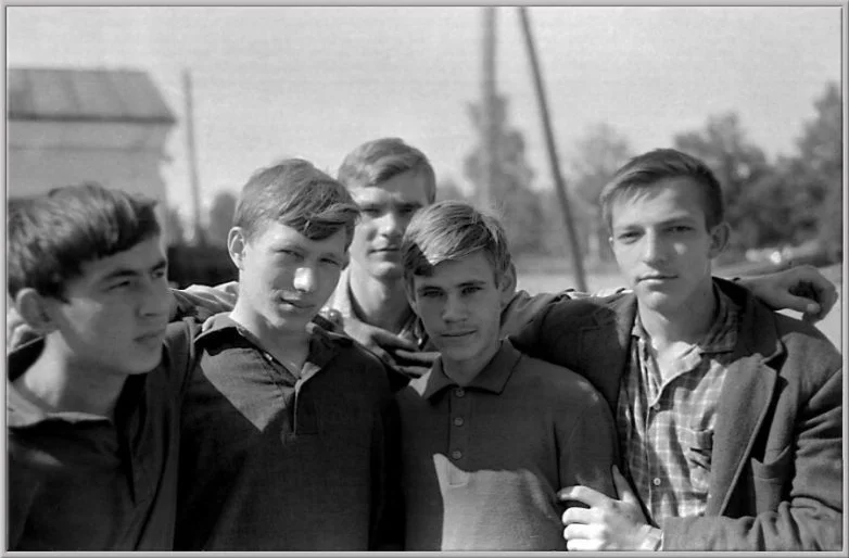Настоящие парни 90-х: архивные фото одноклассников без пирсинга и понтов