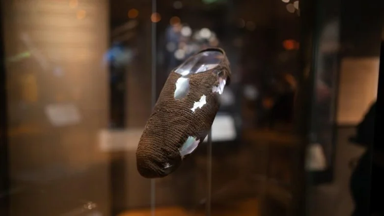 Застывшее время: 20 удивительных артефактов, в которых живут истории древних мастеров