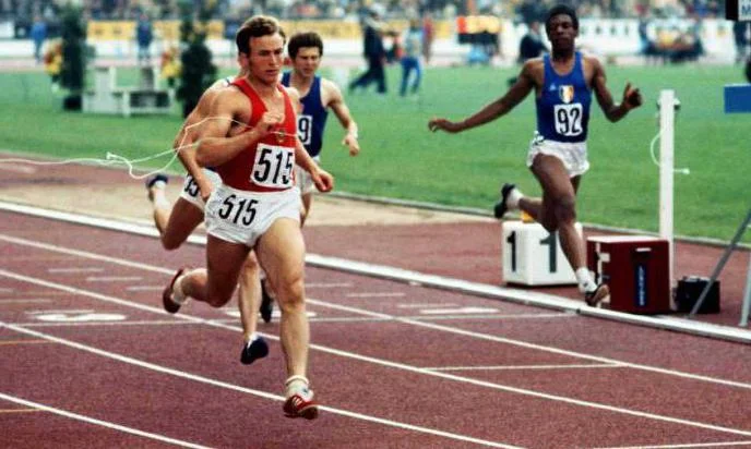 История Adidas в СССР: от сталинских рекордов до бандитских трёх полосок в 90-х