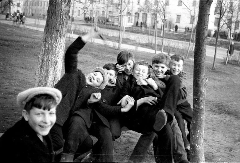 Настоящие парни 90-х: архивные фото одноклассников без пирсинга и понтов