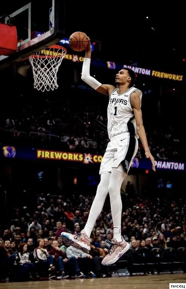 Неудобства великана: смешные промахи в жизни высоких людей