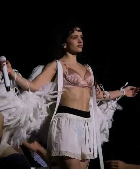 Розалия выбрала российский бренд для своего мирового тура