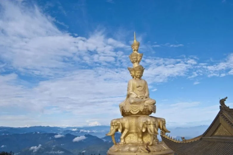 Гиганты из камня и металла: самые высокие статуи на планете