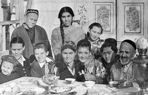 Сердце, вместившее шестнадцать сирот: история семьи Шамахмудовых