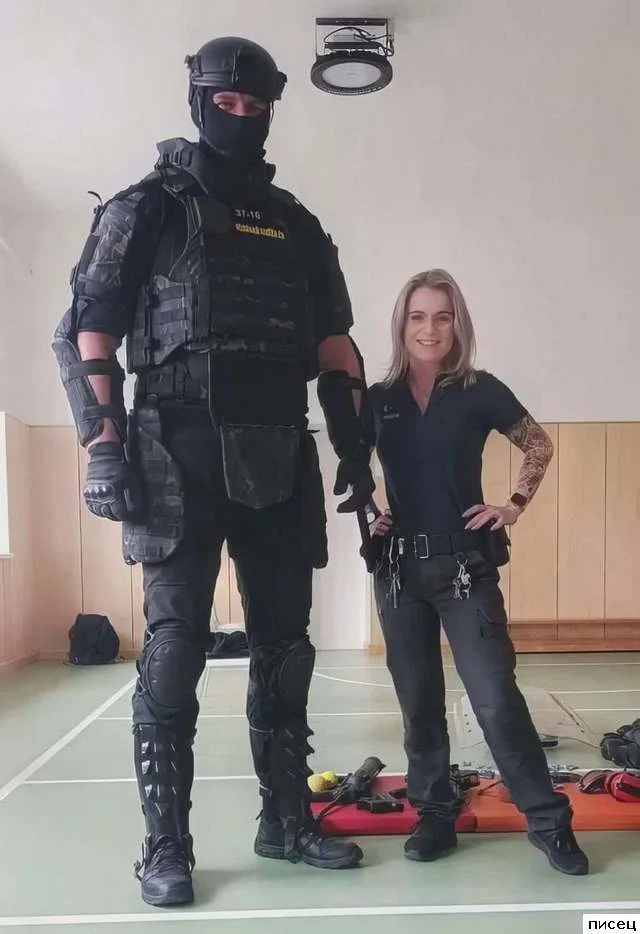 Неудобства великана: смешные промахи в жизни высоких людей