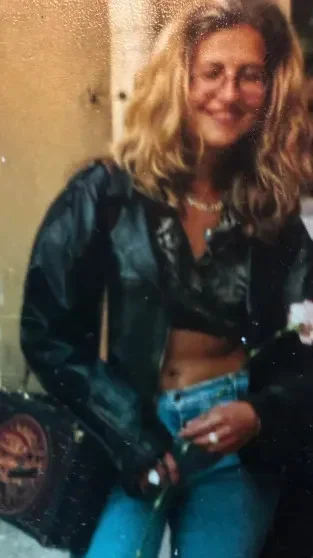 Ностальгия по 90-м: как выглядели звёзды в эпоху диско и пейджеров