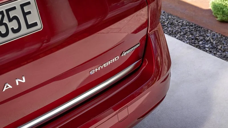 Новый этап для легенды: обновлённый Volkswagen Multivan покажут в 2026 году