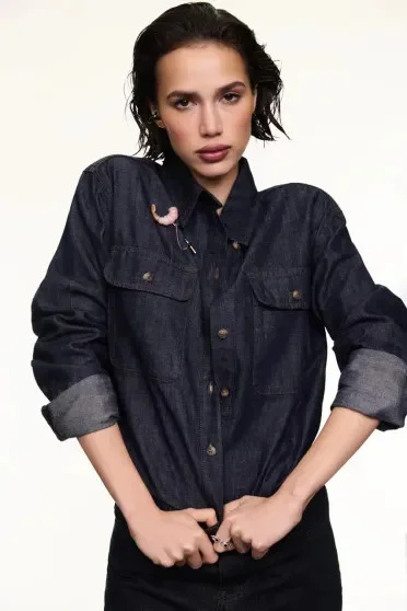 Алина Загитова стала лицом ювелирного бренда, позируя с олимпийскими медалями