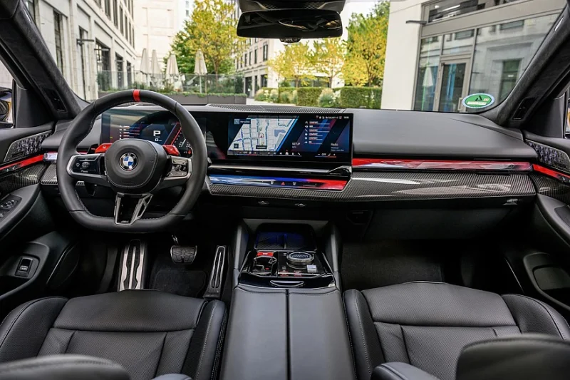 BMW M5 стал тяжелее, но не слабее: как новые экологические нормы изменили легендарный спорткар