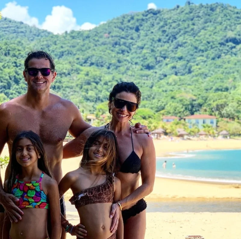 Джованна Антонелли в 50 лет: звезда «Клона» задула свечи на пляже