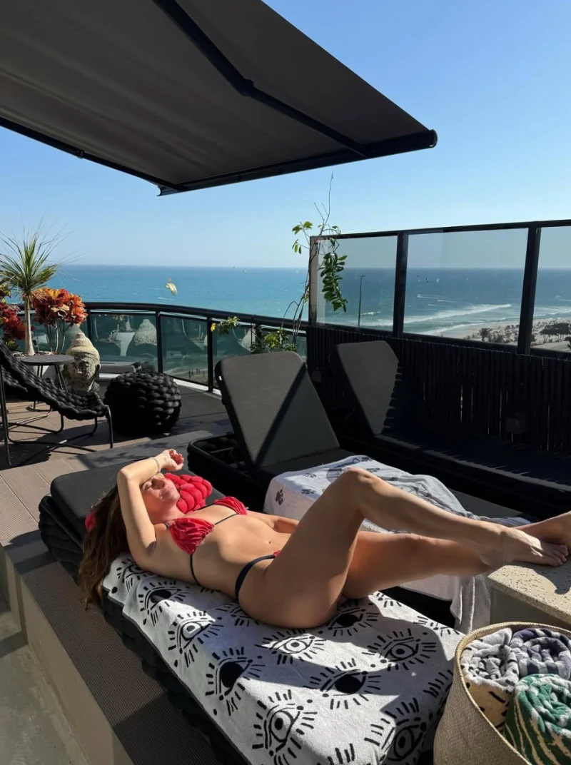 Джованна Антонелли в 50 лет: звезда «Клона» задула свечи на пляже