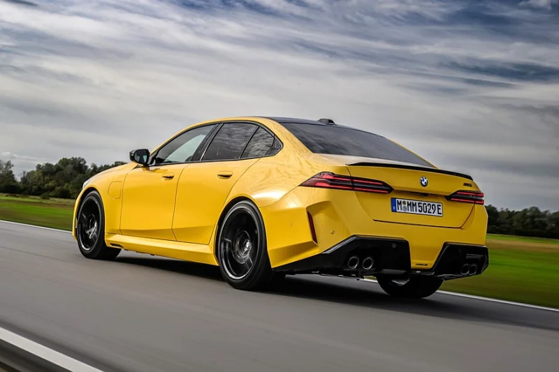 BMW M5 стал тяжелее, но не слабее: как новые экологические нормы изменили легендарный спорткар