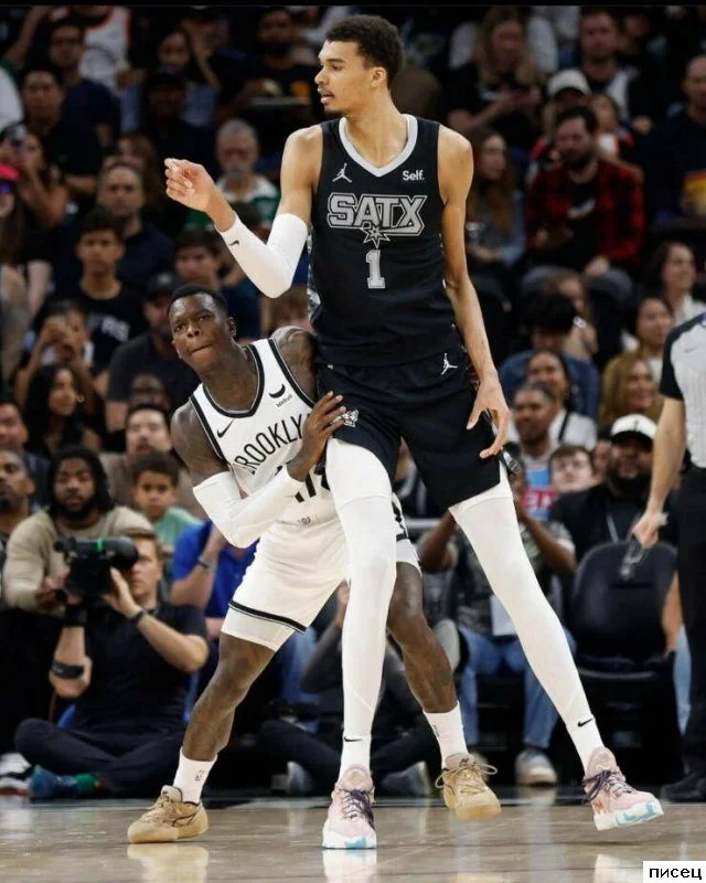 Неудобства великана: смешные промахи в жизни высоких людей