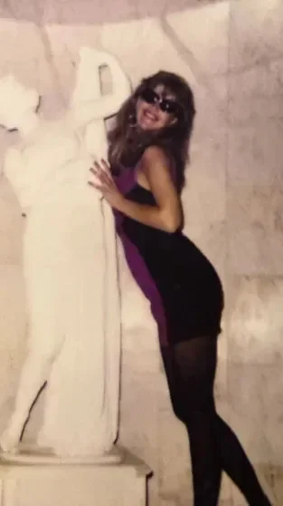 Ностальгия по 90-м: как выглядели звёзды в эпоху диско и пейджеров