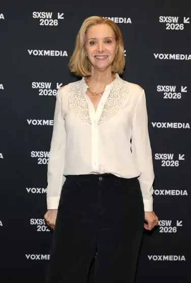 «Странный узор на лбу»: Лиза Кудроу навсегда отказалась от ботокса из-за побочных эффектов