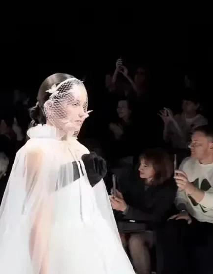 Дочь звездной пары вышла на подиум: Мия Прилучная дебютировала на Неделе моды