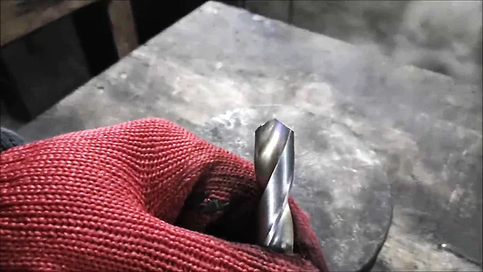 Как самому правильно заточить сверло вручную: подробный мастер-класс