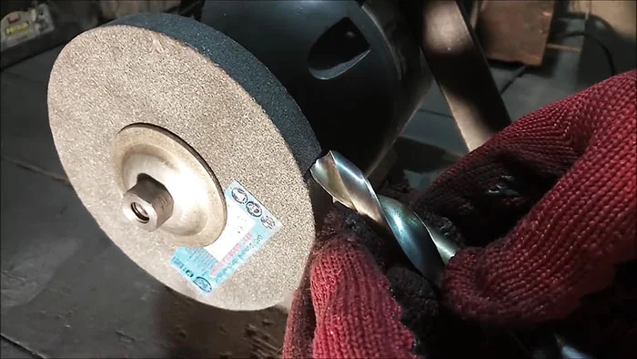 Как самому правильно заточить сверло вручную: подробный мастер-класс
