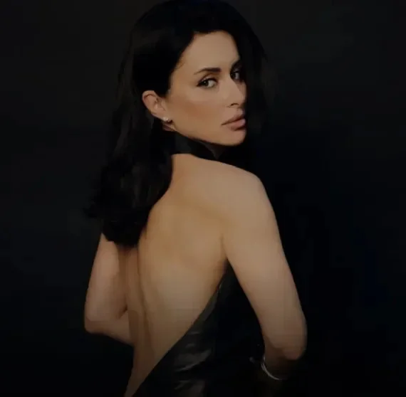 Надежда Стрелец на обложке журнала: Канделаки высказалась о скандале с травлей