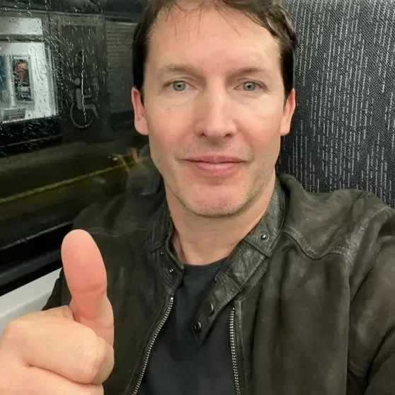 Джеймс Блант в шапке с российским гербом: скандал, хейт и неожиданная поддержка