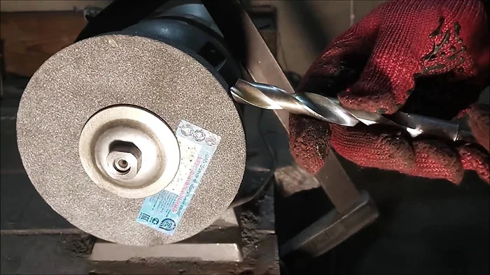 Как самому правильно заточить сверло вручную: подробный мастер-класс