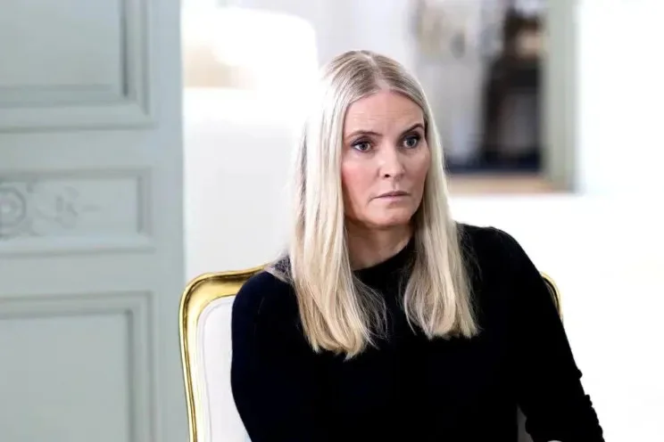 Кронпринцесса Норвегии призналась в связях с Эпштейном и рассказала о болезни