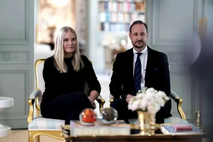 Кронпринцесса Норвегии призналась в связях с Эпштейном и рассказала о болезни