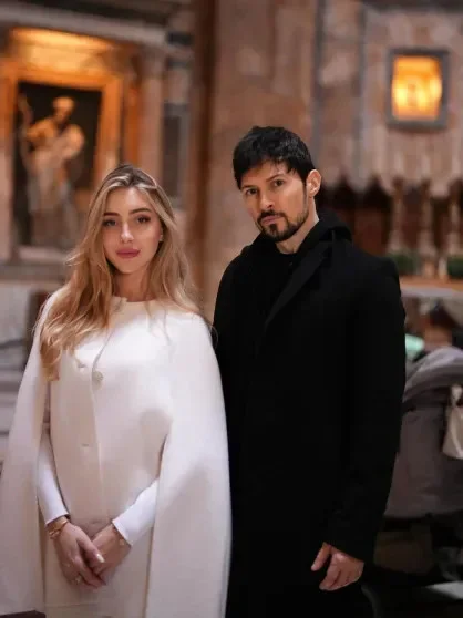 Архивные фото и скандал: Ирина Болгар против версии Павла Дурова об их отношениях