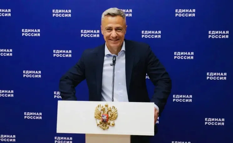 Депутат Госдумы оскорбил умершего Чака Норриса и устроил перепалку в соцсетях