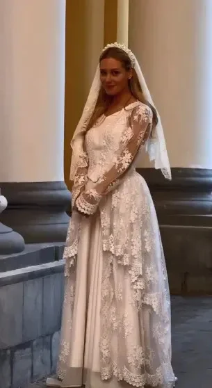 Асмус в фате: новая шутка актрисы в адрес бывшего мужа Харламова