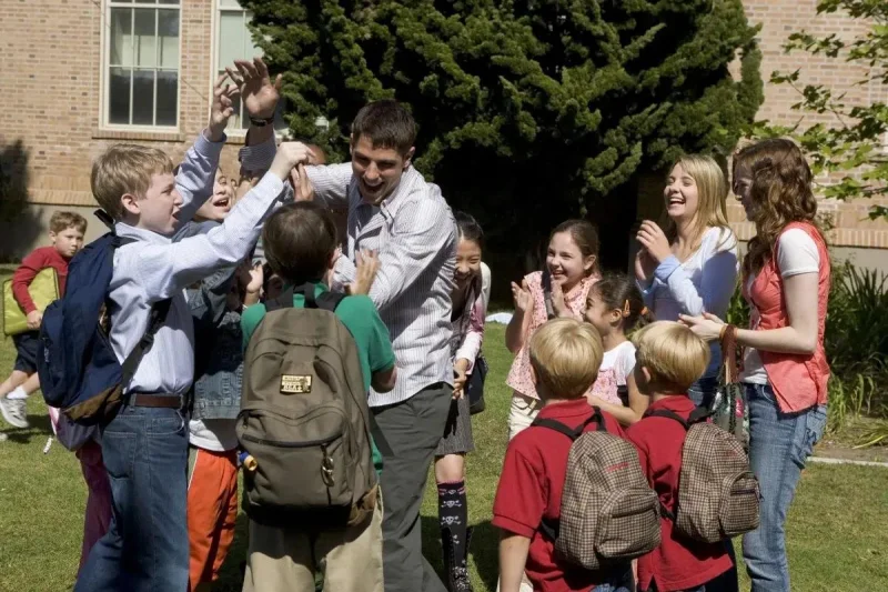 Что нельзя говорить старшему ребенку: 8 фраз, которые ломают детскую психику