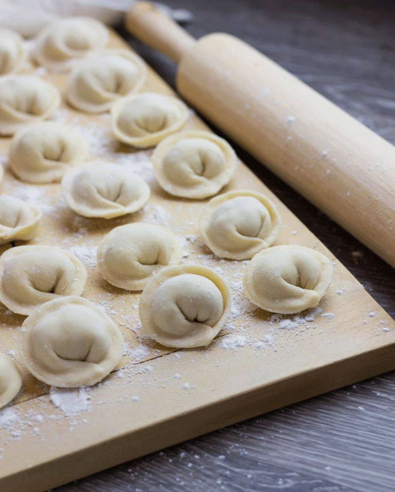 Научный секрет идеальных пельменей: зачем в кипяток льют стакан холодной воды?