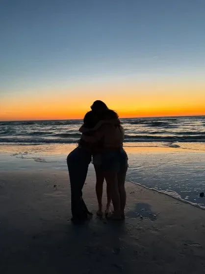 Надежда Ефремова загорает на пляжах Флориды