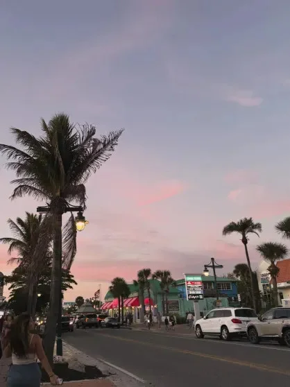 Надежда Ефремова загорает на пляжах Флориды